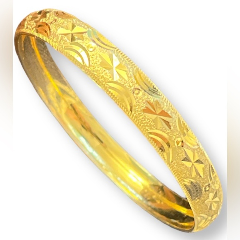 Vintage Unsigned Gold Tone Textured Embossed Bangle Bracelet